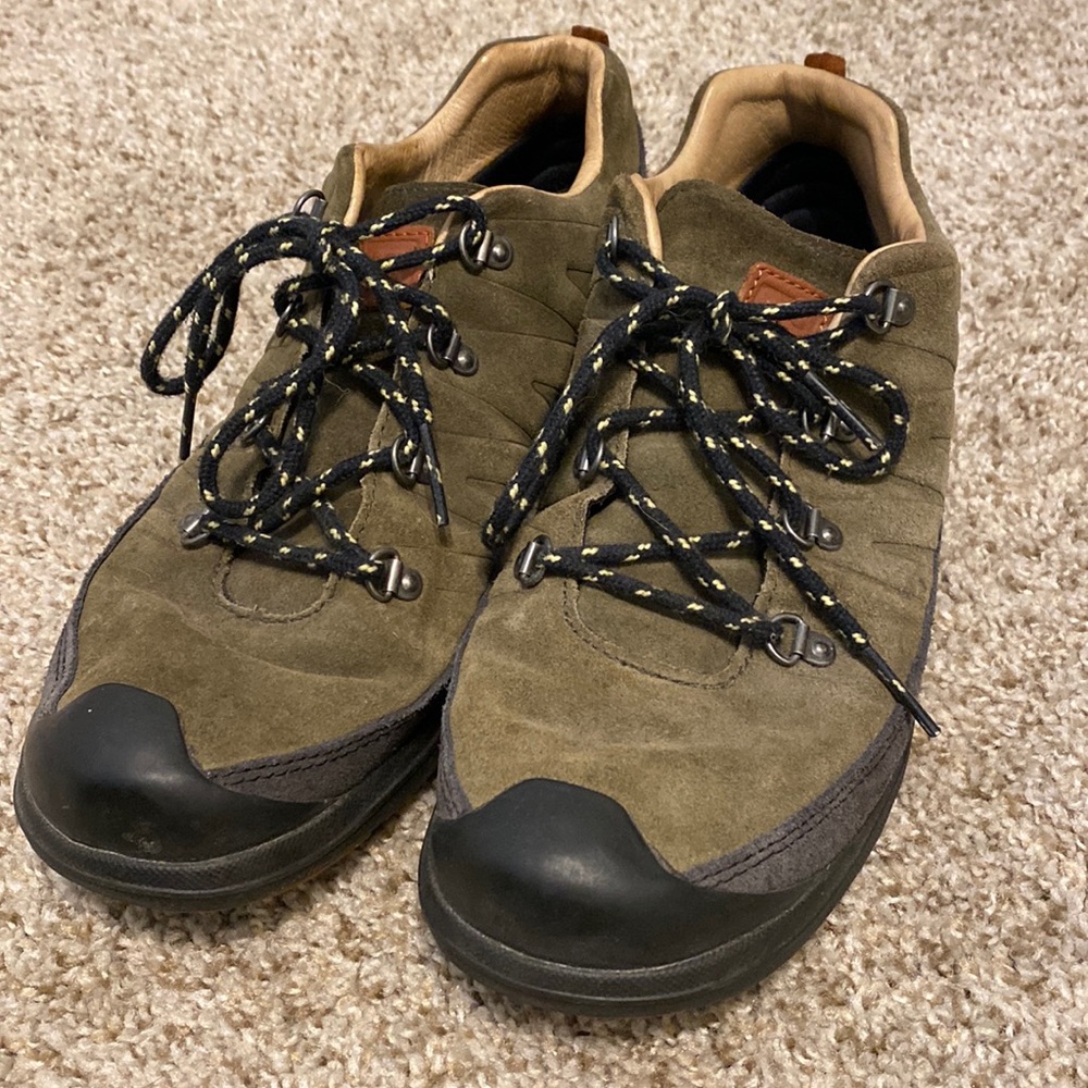 Salomon Men’s Sneaker Size 9